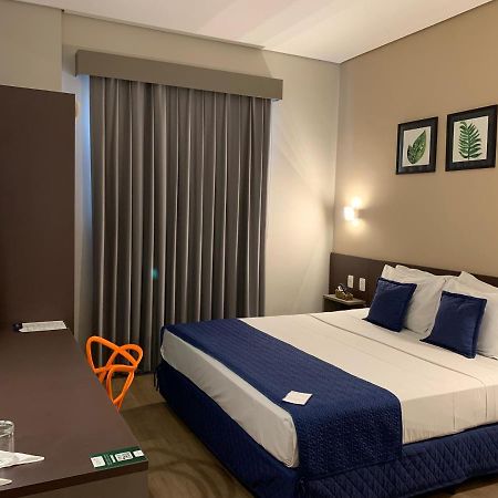 Summit Suites Hotel Pindamonhangaba Buitenkant foto