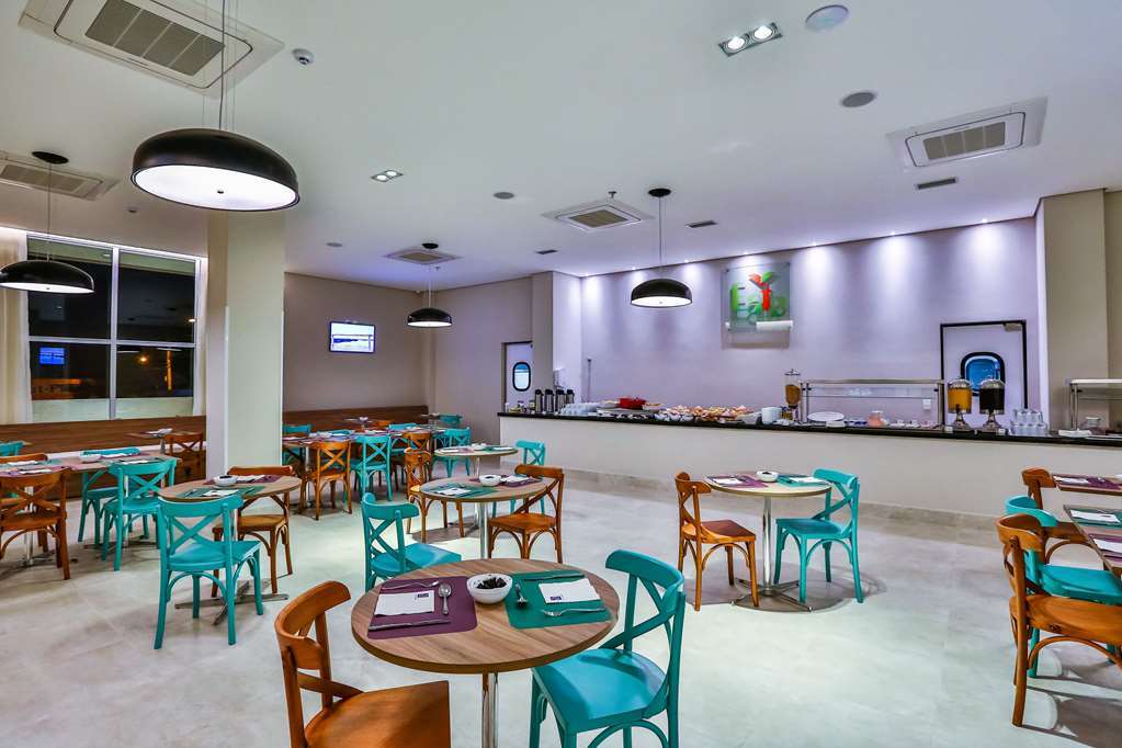 Summit Suites Hotel Pindamonhangaba Restaurant foto